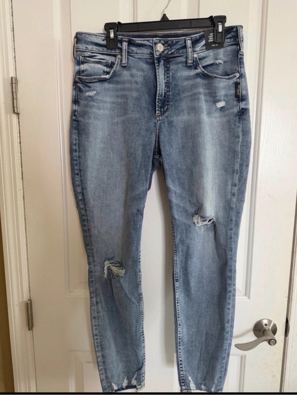 Light Wash Distressed Women’s Silver Jeans NWT